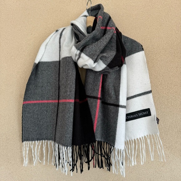 Victoria's Secret Classic Plaid Oversized Scarf/Shawl/Wrap - Picture 3 of 5